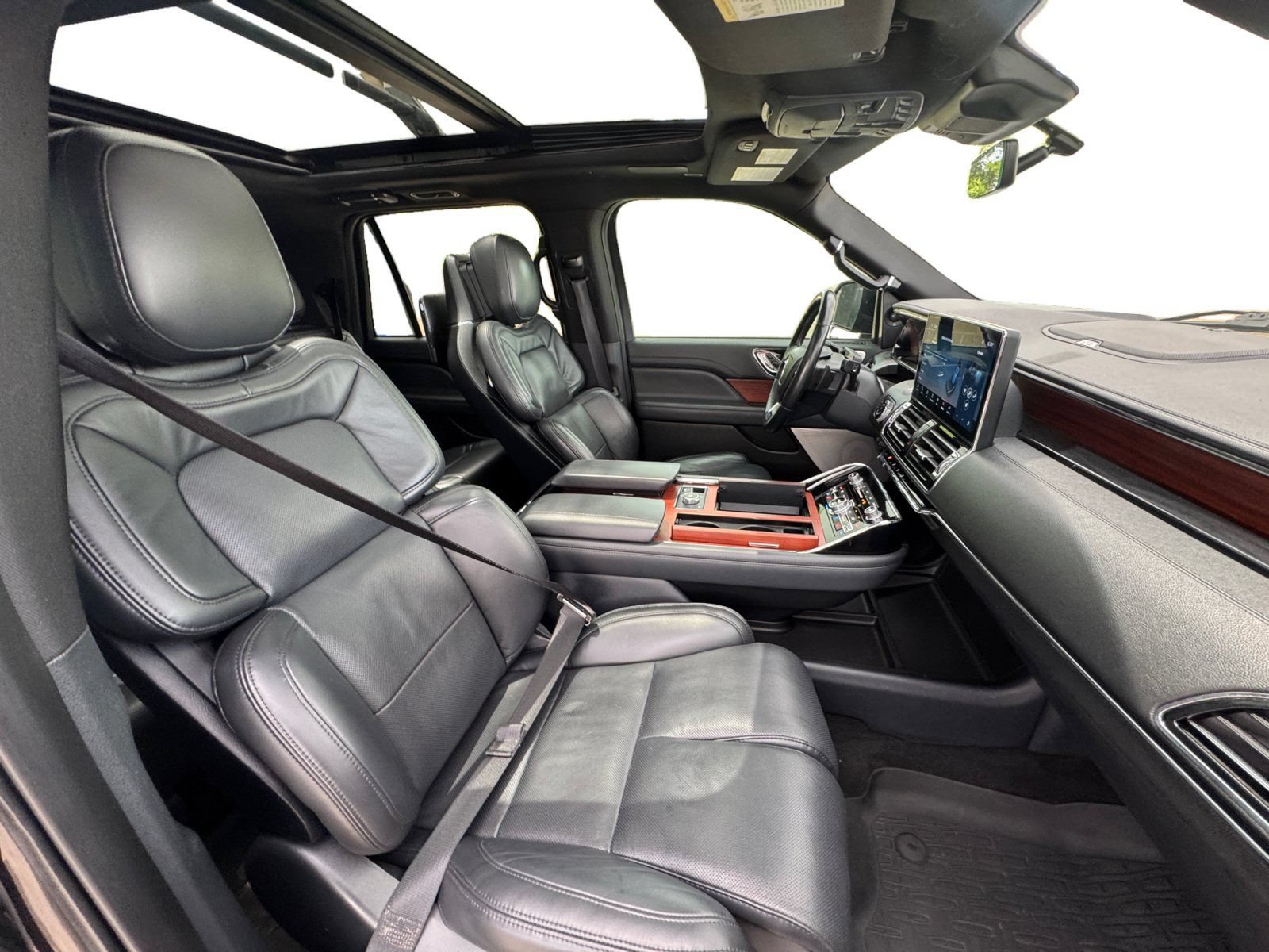 Used 2023 Lincoln Navigator Reserve AWD/4WD image 16