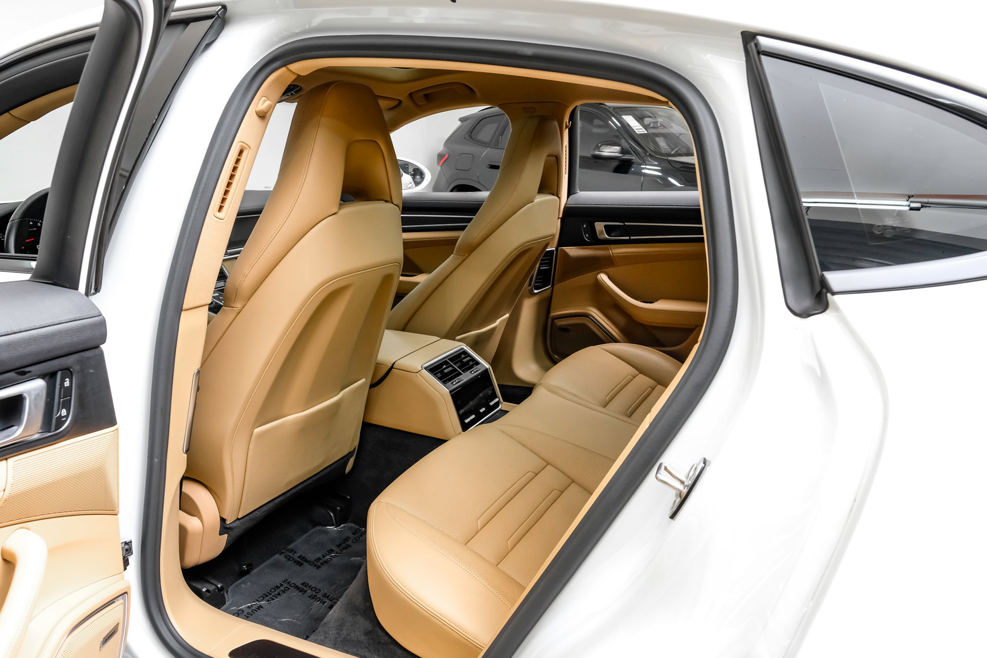 Used 2023 Porsche Panamera Platinum Edition w/ Sportdesign Package RWD image 44