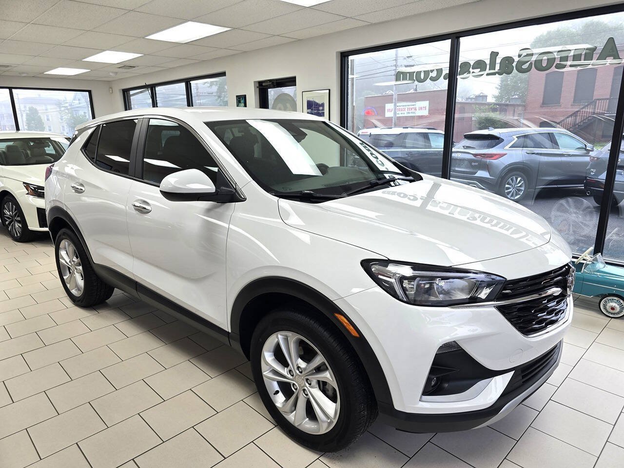 Used 2023 Buick Encore GX Preferred w/ Cold Weather Comfort Package AWD/4WD image 4