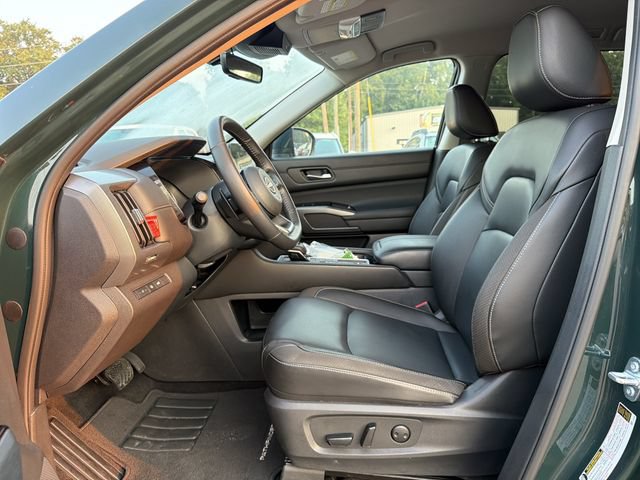 Used 2025 Nissan Pathfinder SL FWD image 11