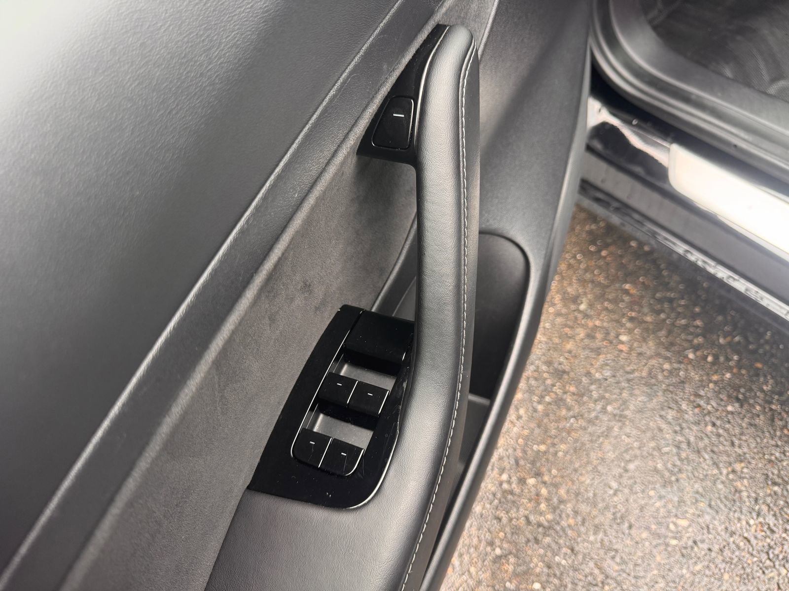 Used 2020 Tesla Model 3 Standard Range Plus RWD image 12