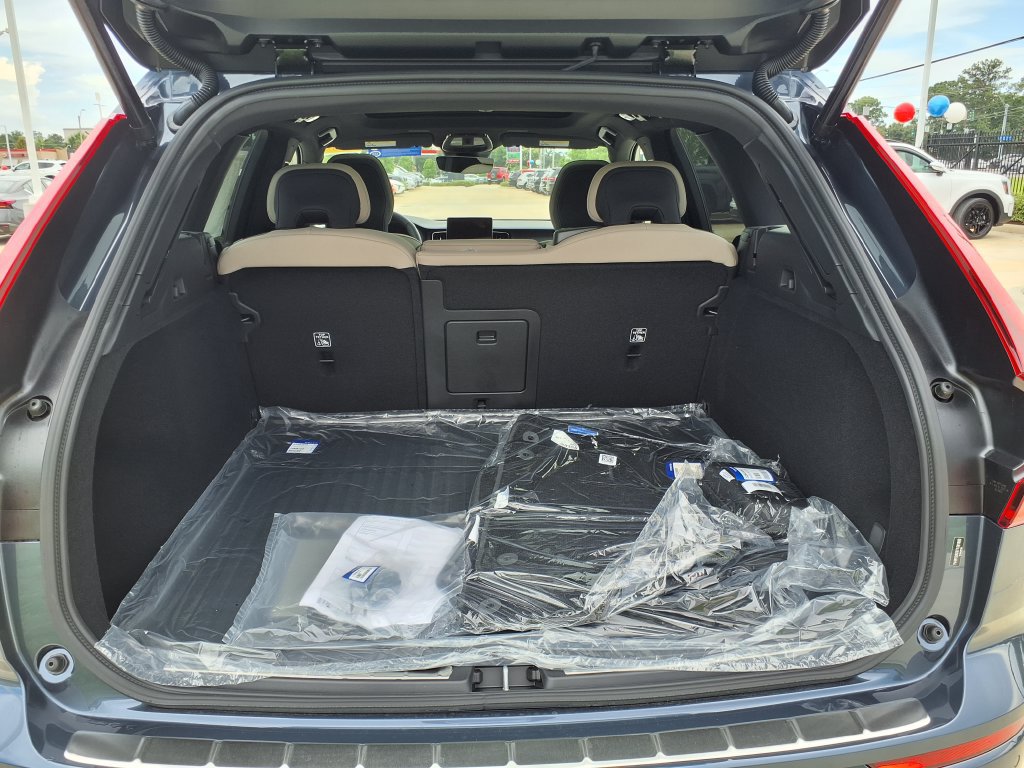 New 2026 Volvo XC60 B5 Plus w/ Protection Package Premier AWD/4WD image 10