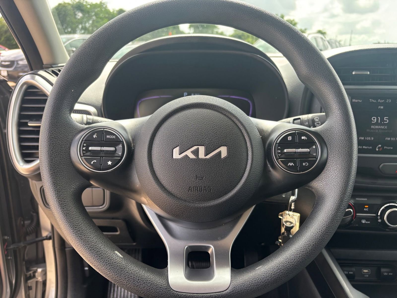 Used 2025 Kia Soul LX w/ LX Technology Package FWD image 25