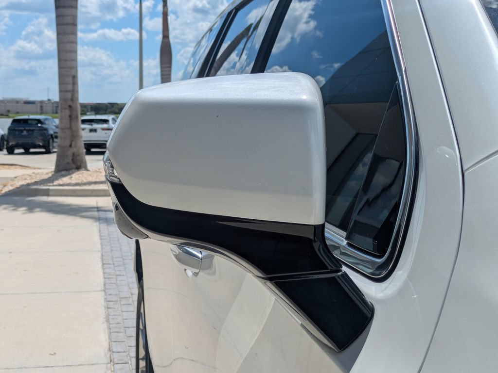 Used 2023 Cadillac Escalade Premium Luxury RWD image 12