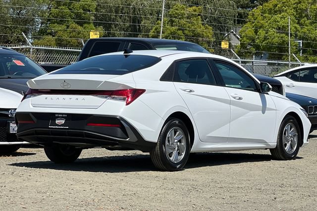 New 2026 Hyundai Elantra SE FWD image 6