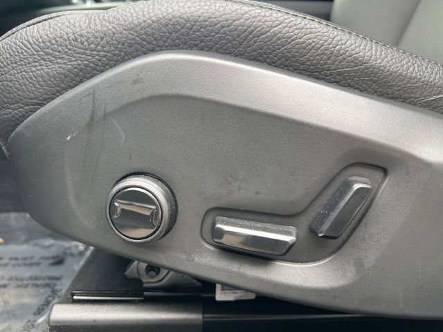 Certified 2025 Volvo XC60 B5 Plus image 28