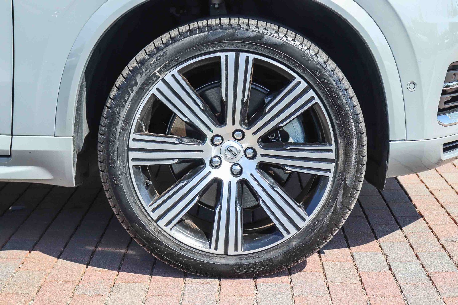 Used 2025 Volvo XC90 T8 Ultra w/ Protection Package Premier AWD/4WD image 11