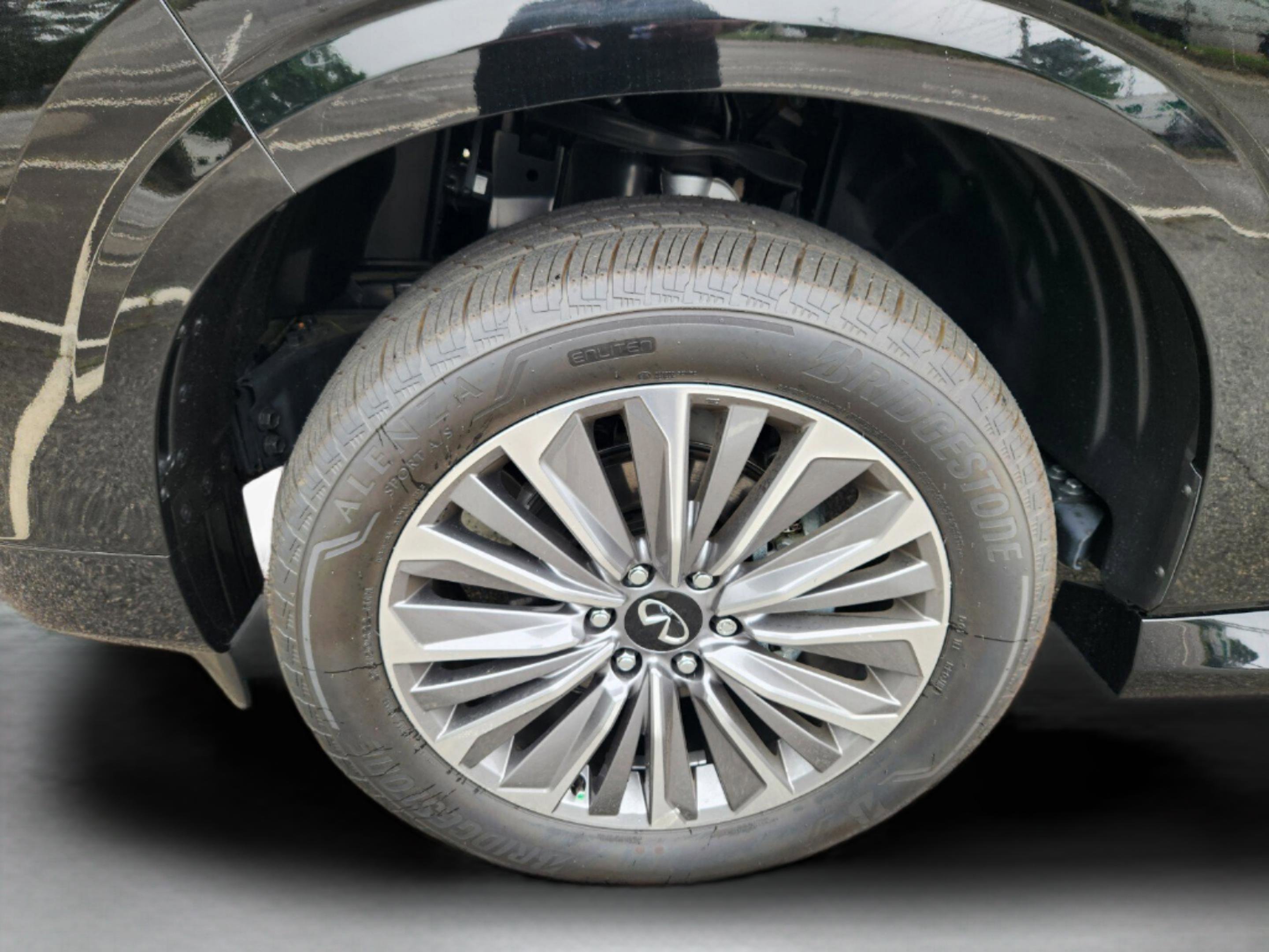 New 2025 INFINITI QX80 Luxe image 28