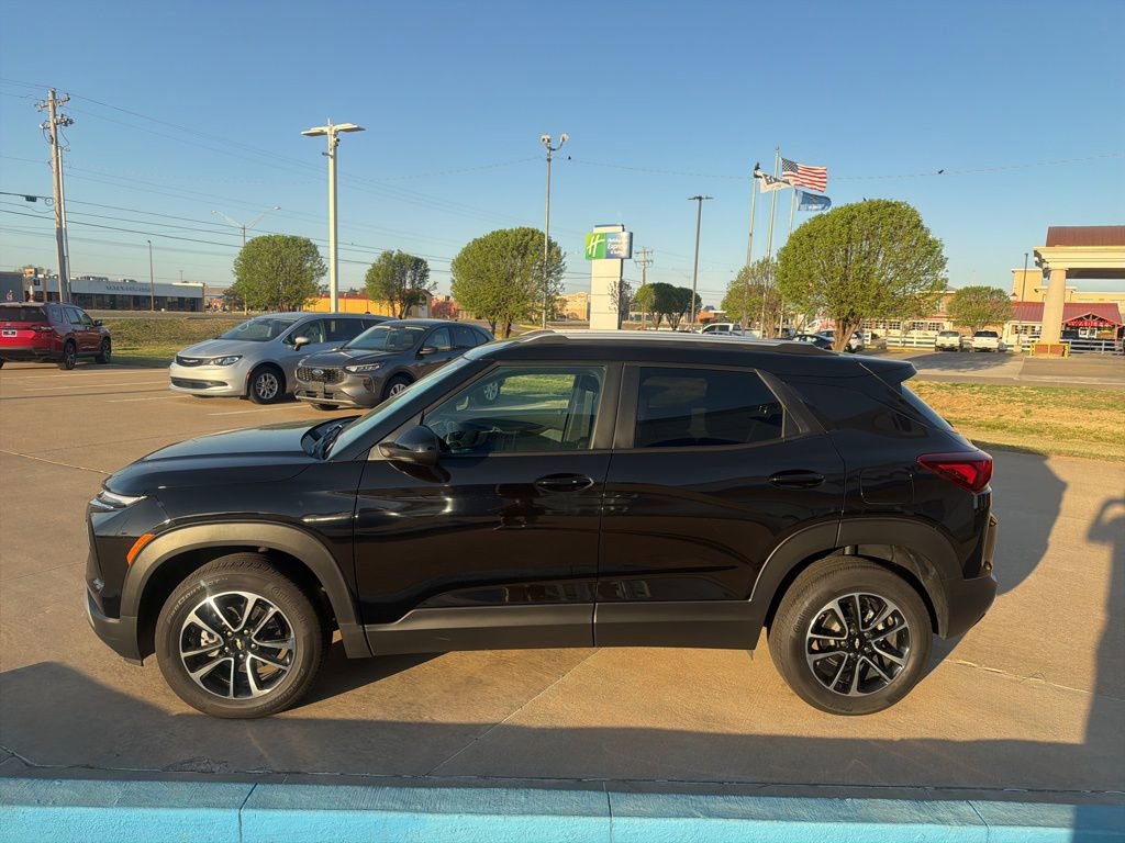 Used 2024 Chevrolet TrailBlazer LT w/ LT Cold Weather Package AWD/4WD image 5