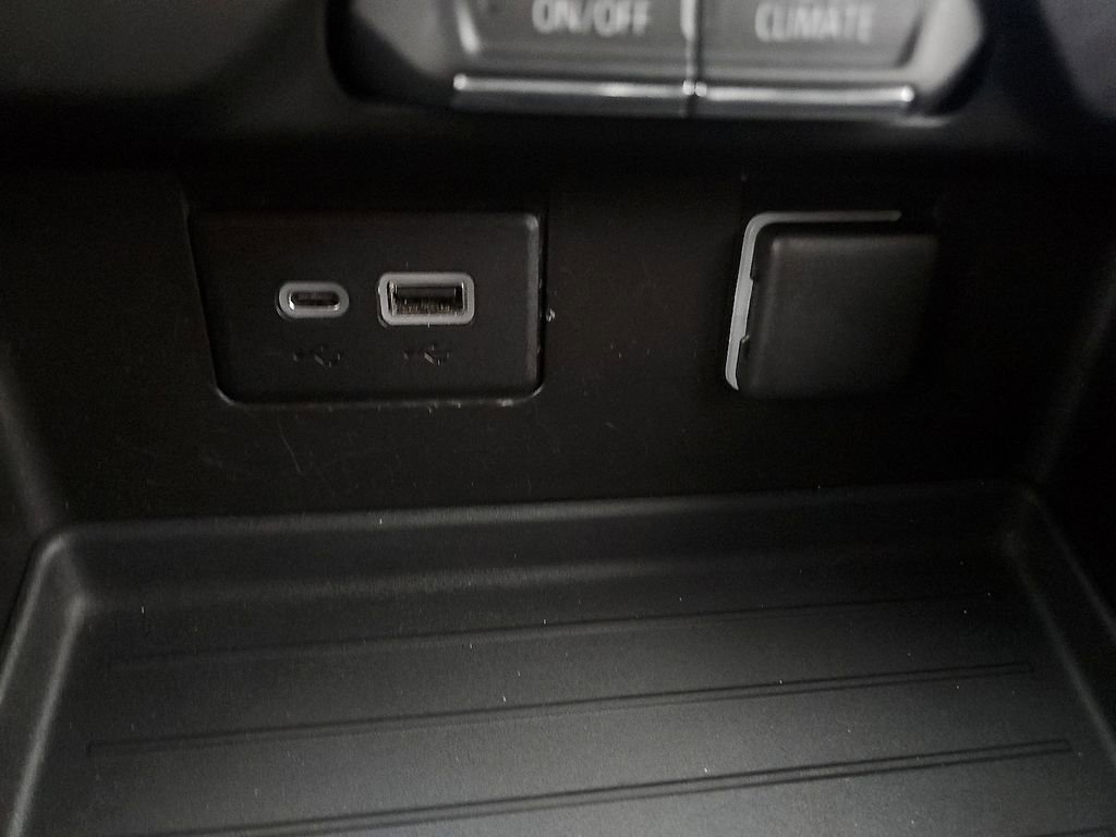 Used 2021 GMC Yukon XL SLE w/ Gmc Pro Safety Plus Package image 26