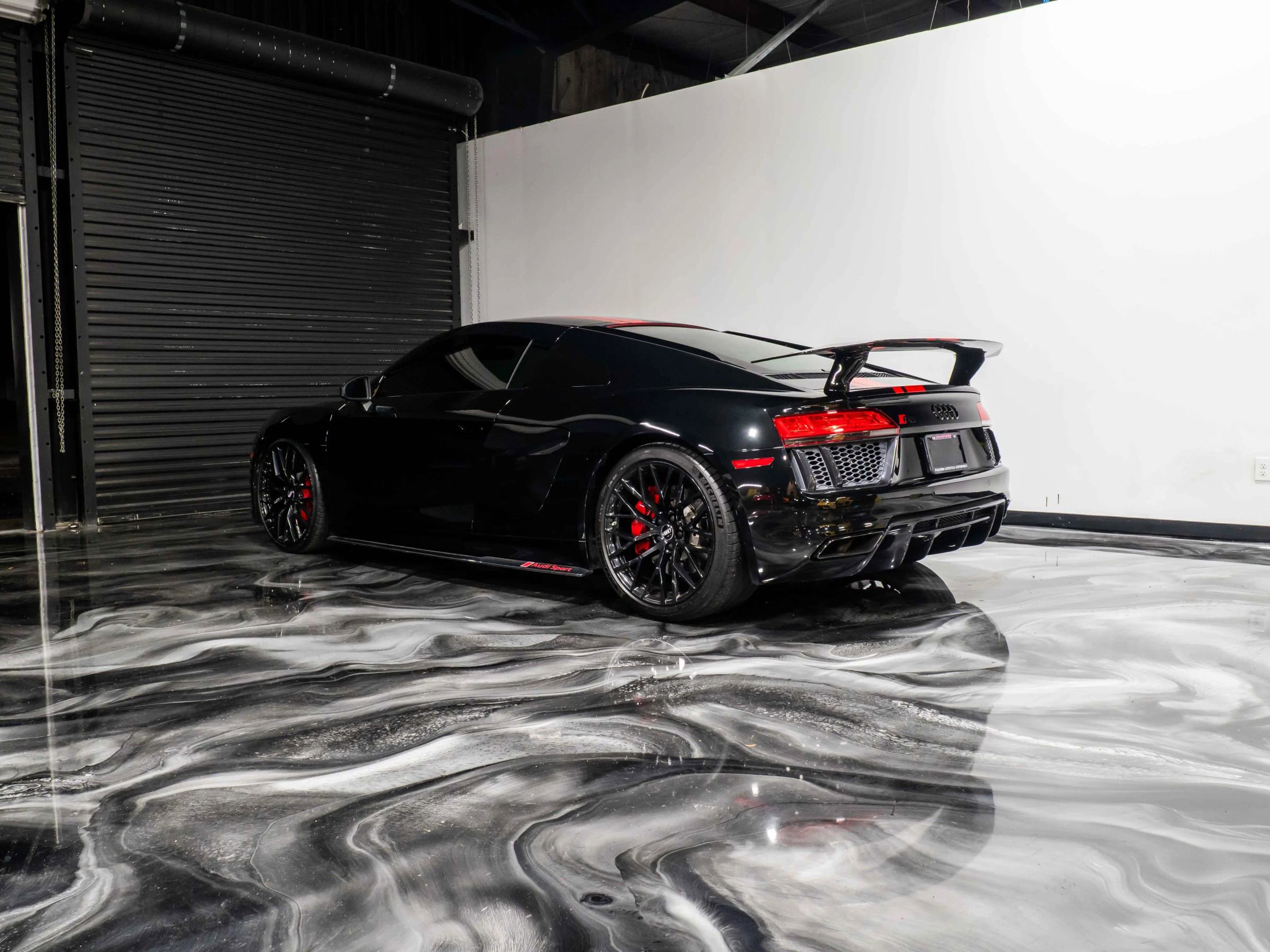 Used 2018 Audi R8 V10 w/ Premium Package image 12