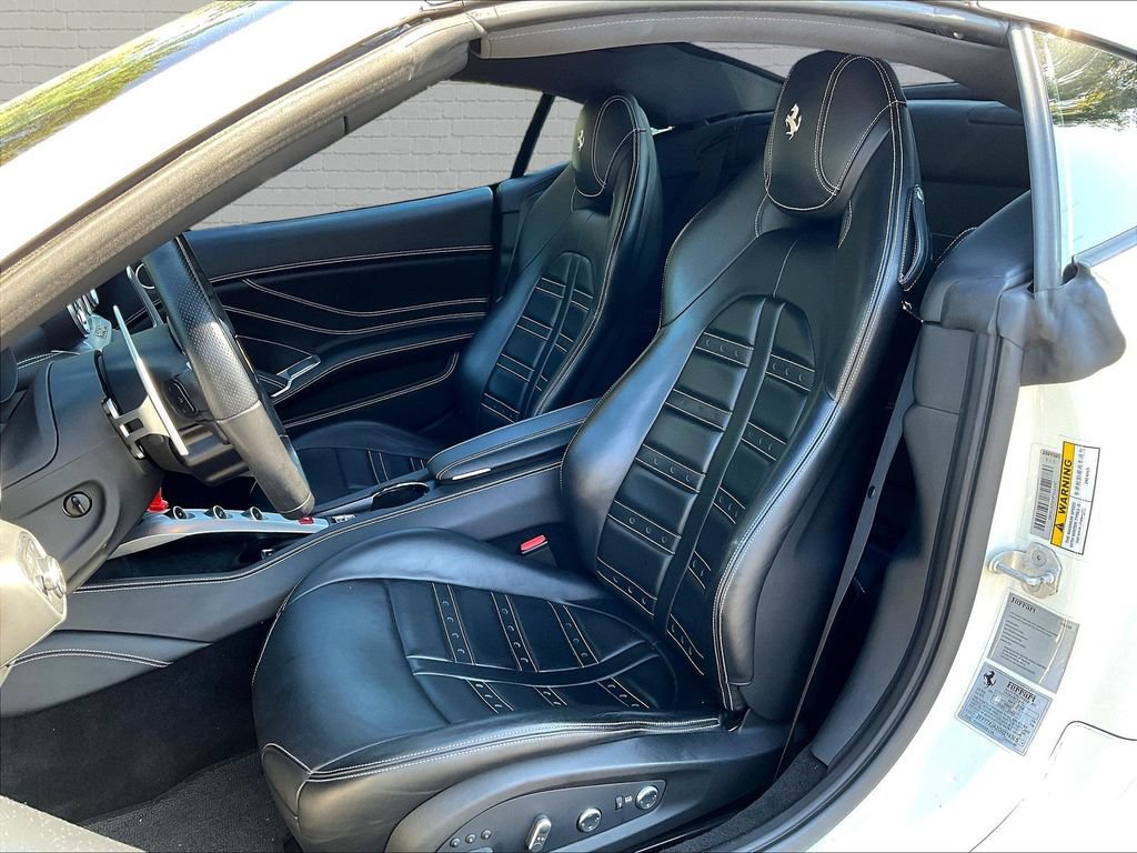 Used 2016 Ferrari California T RWD image 17