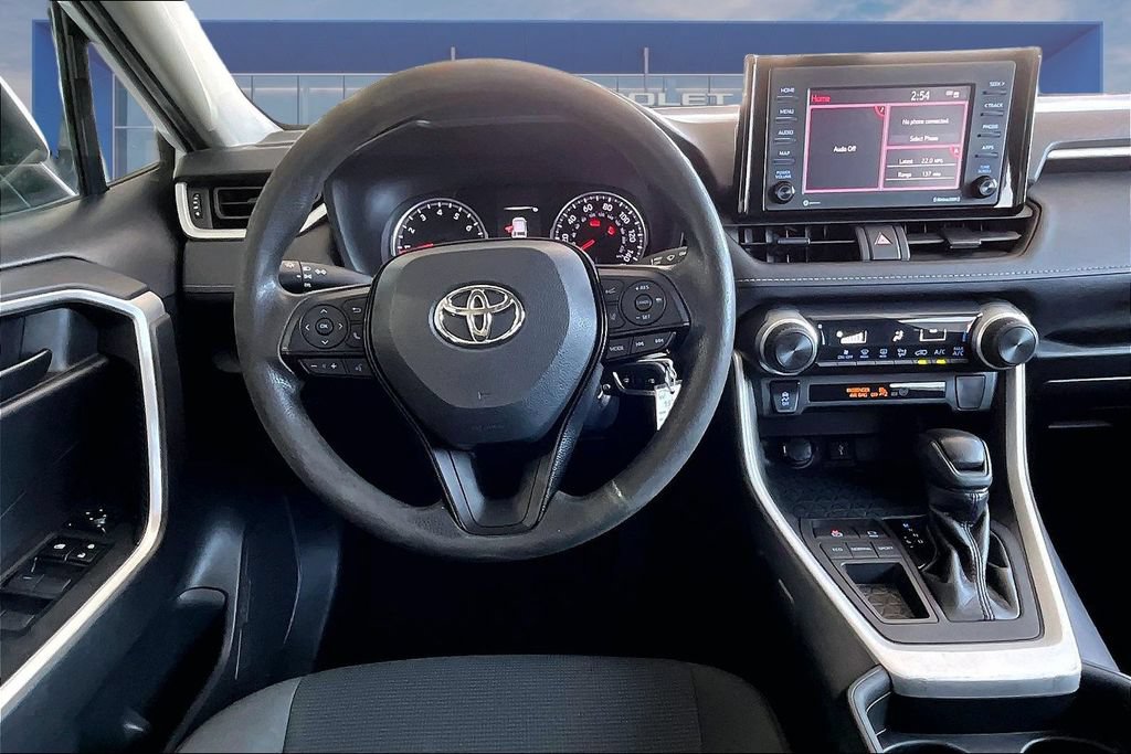 Used 2021 Toyota RAV4 LE FWD image 2