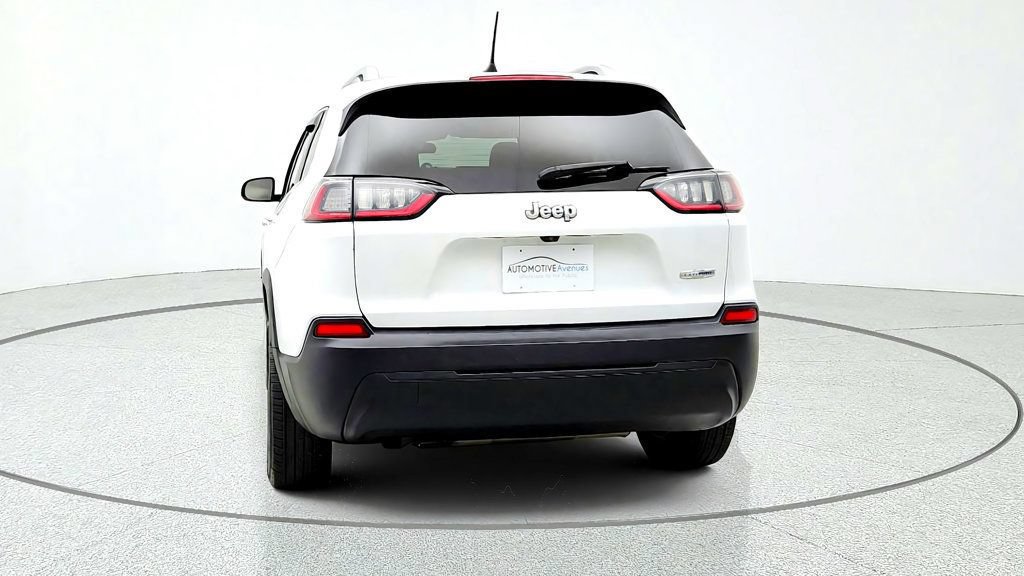 Used 2019 Jeep Cherokee Latitude w/ Cold Weather Group FWD image 6
