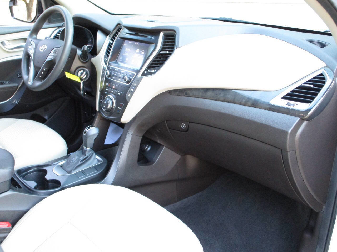 Used 2019 Hyundai Santa Fe XL SE w/ Cargo Package FWD image 7