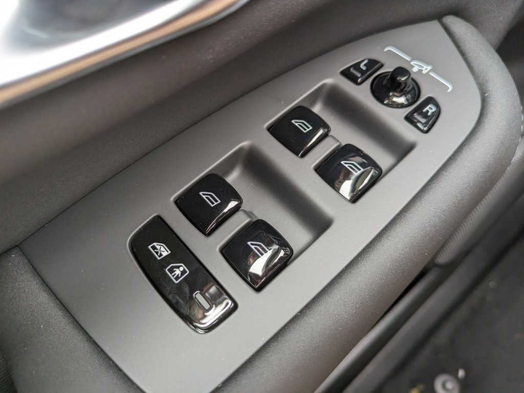 New 2026 Volvo XC90 B6 Plus w/ Protection Package Premier AWD/4WD image 24