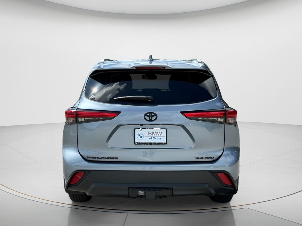 Used 2022 Toyota Highlander XLE AWD/4WD image 6