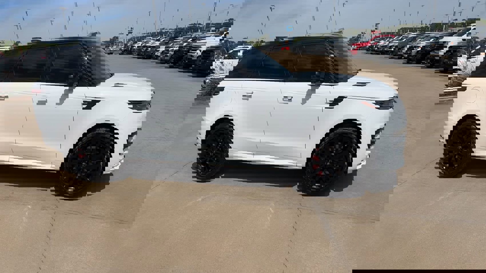 Used 2023 Land Rover Range Rover Sport SE Dynamic image 2