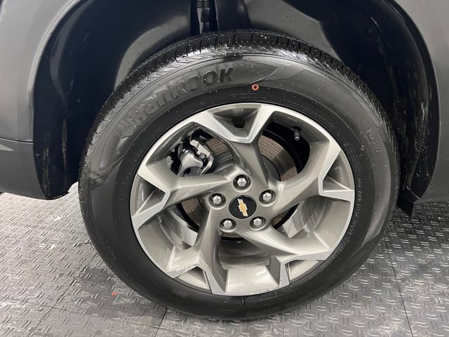 Used 2025 Chevrolet Trax LT w/ LT Convenience Package image 17