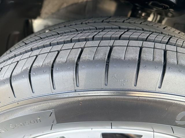 Certified 2025 Toyota Corolla Cross LE w/ Moonroof Package FWD image 32