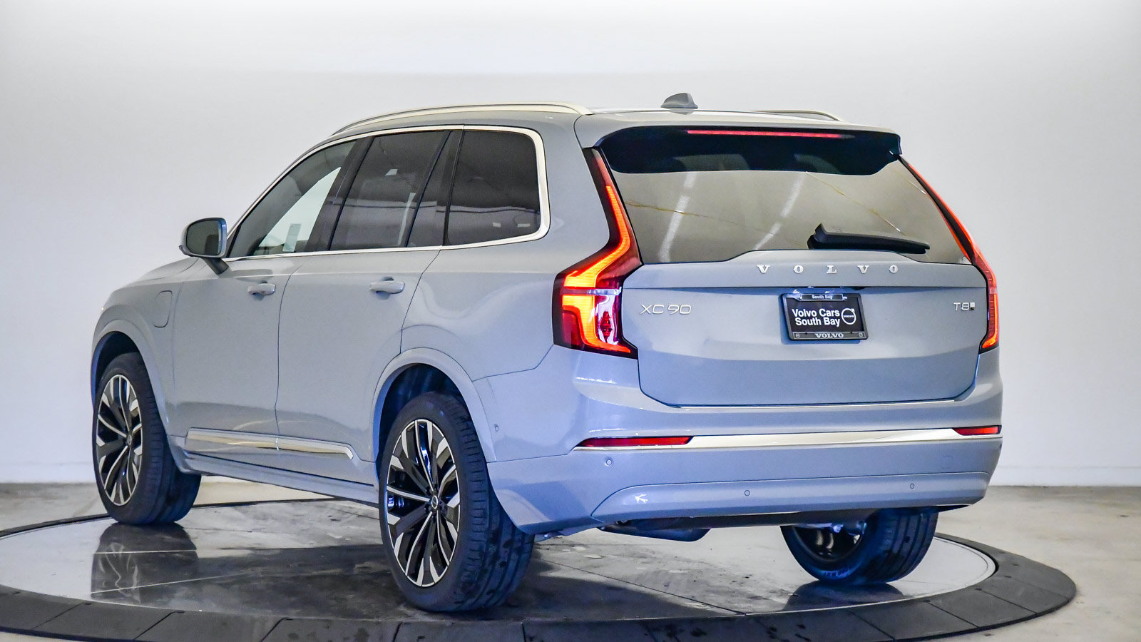 New 2026 Volvo XC90 T8 Plus w/ Protection Package AWD/4WD image 2
