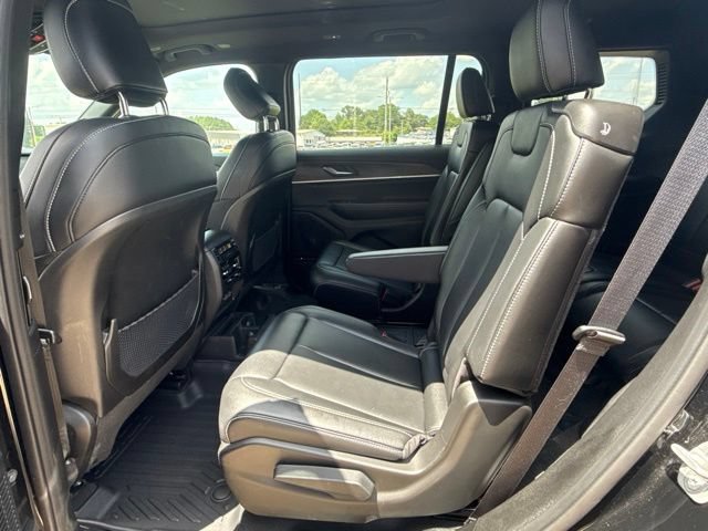 Used 2025 Jeep Grand Cherokee L Limited w/ Black Appearance Package AWD/4WD image 27