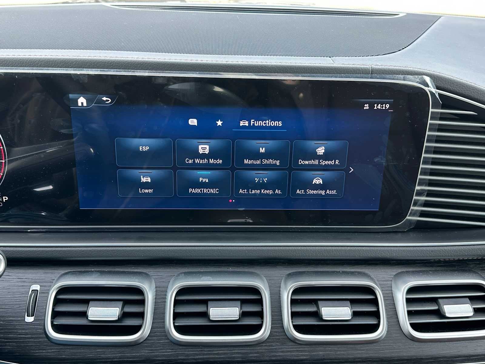 Used 2026 Mercedes-Benz GLS 450 4MATIC image 32
