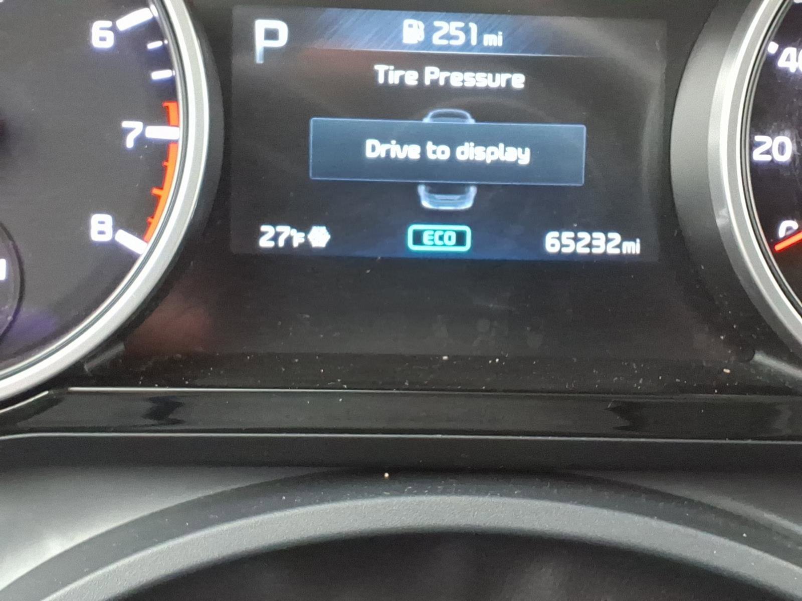 Used 2022 Kia Carnival EX image 29