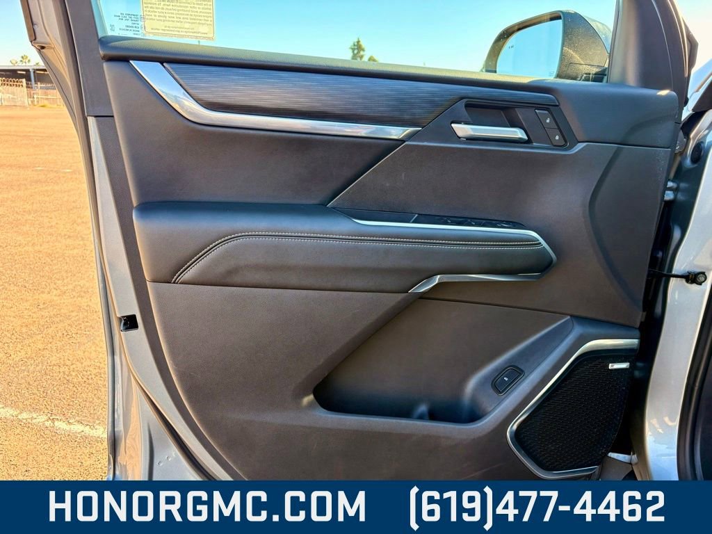 Used 2025 GMC Acadia Elevation image 15