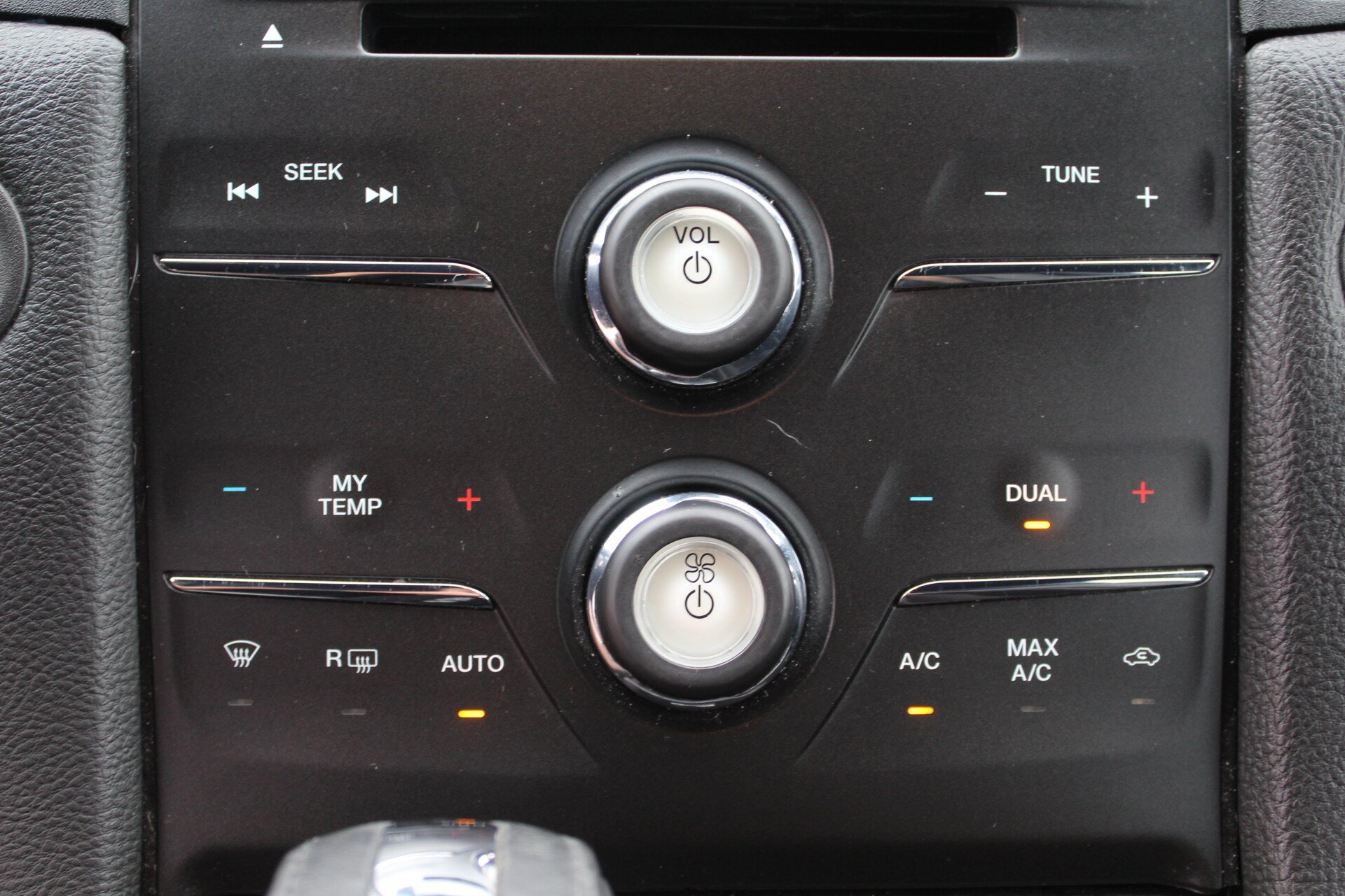 Used 2018 Ford Taurus SEL w/ Equipment Group 201A FWD image 38