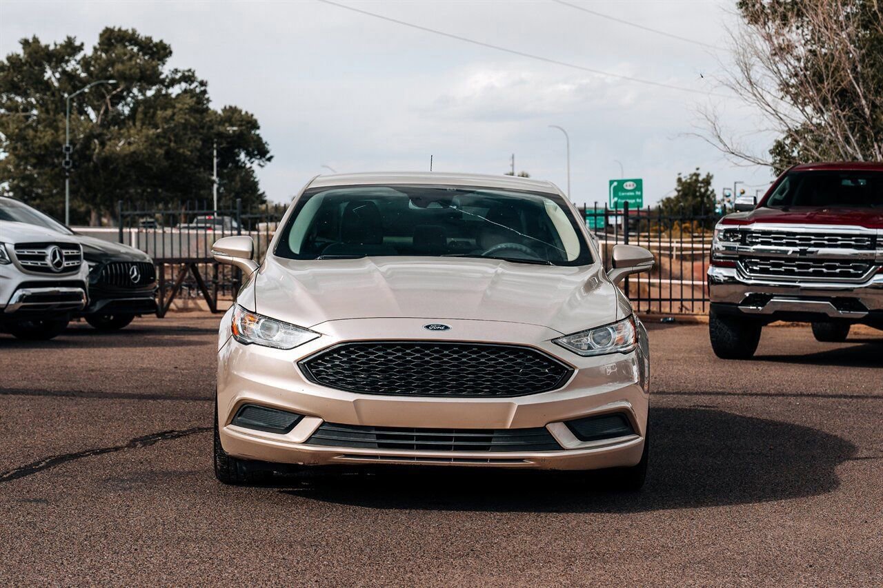 Used 2018 Ford Fusion SE FWD image 2