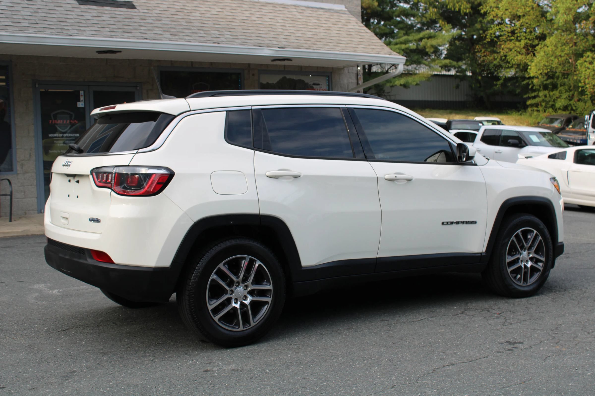 Used 2019 Jeep Compass Latitude FWD image 6