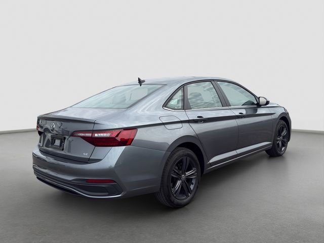 Used 2024 Volkswagen Jetta SE w/ Panoramic Sunroof Package image 6