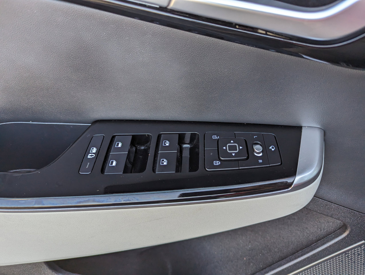 Used 2022 Kia EV6 GT-Line w/ GT-Line Suede Seat Package image 17