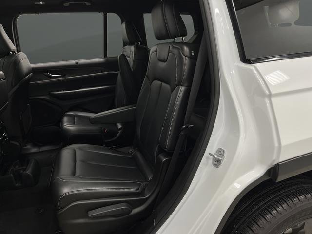 Used 2025 Jeep Grand Cherokee L Limited w/ Luxury Tech Group II AWD/4WD image 30