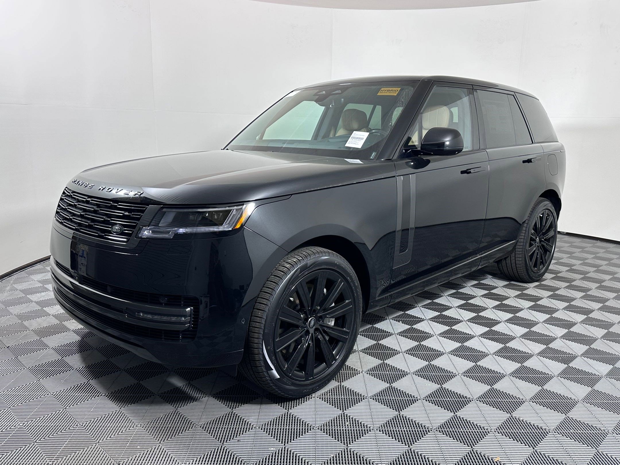 New 2025 Land Rover Range Rover SE