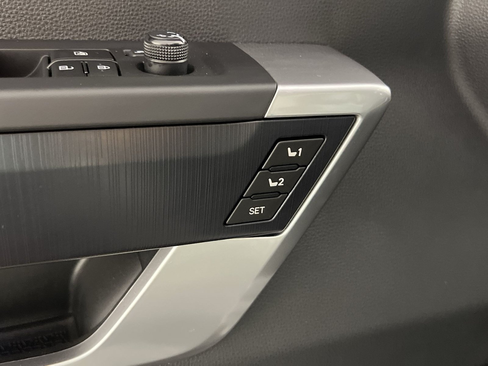 Used 2024 Toyota Tundra Platinum AWD/4WD image 32