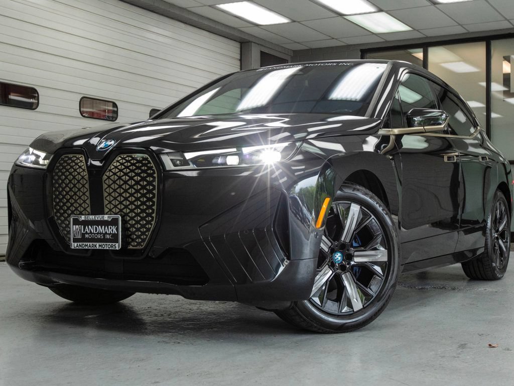Used 2023 BMW iX xDrive50 w/ Premium Package AWD/4WD image 2