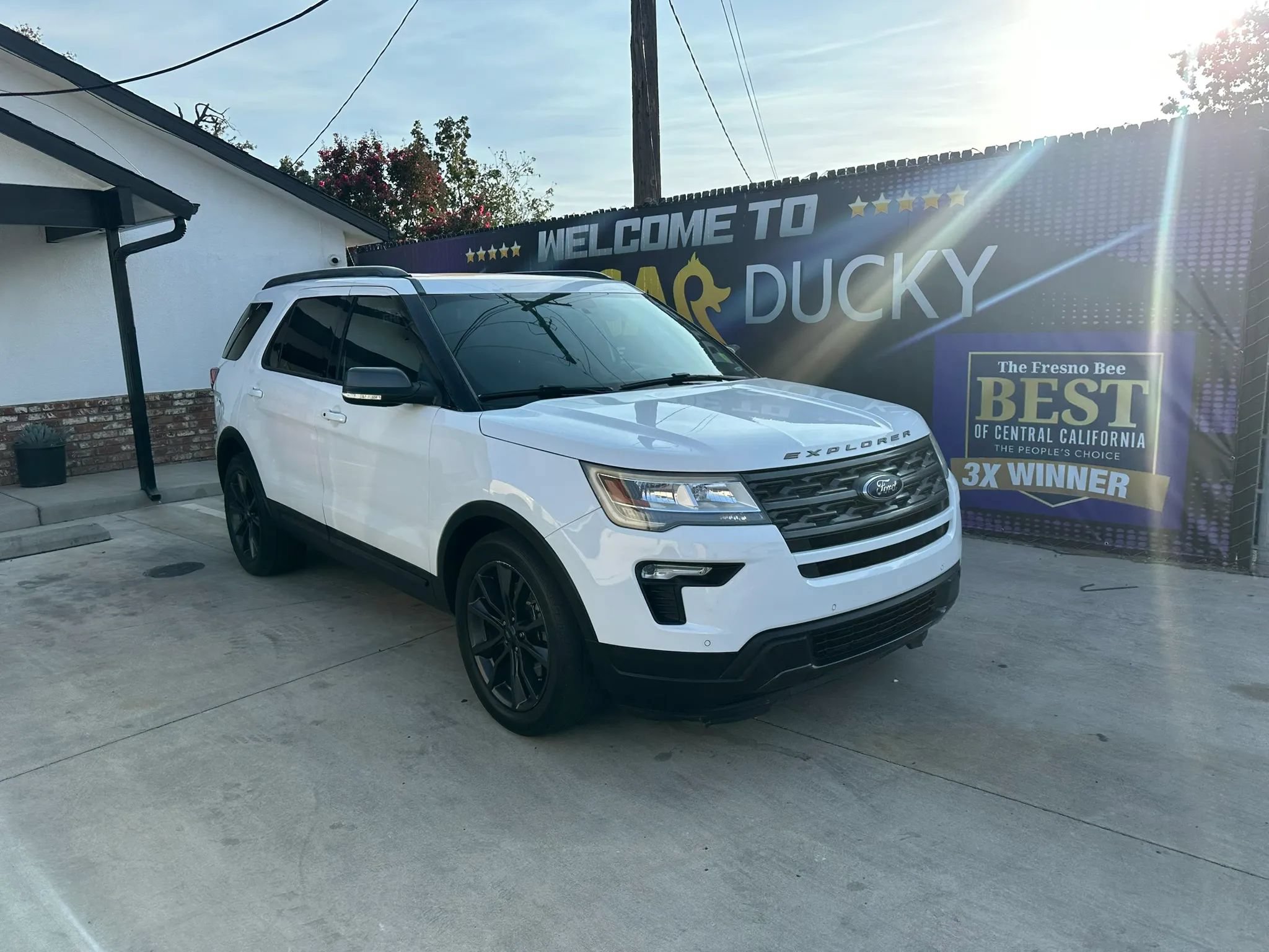 Used 2018 Ford Explorer XLT w/ Equipment Group 202A FWD image 2