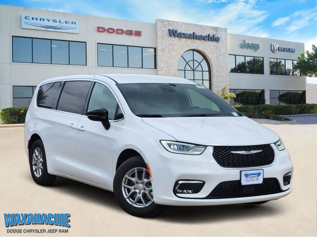New 2026 Chrysler Pacifica Select