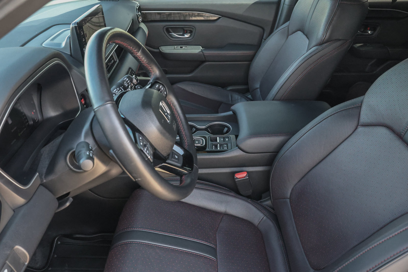 Used 2025 Honda Pilot Black Edition image 15