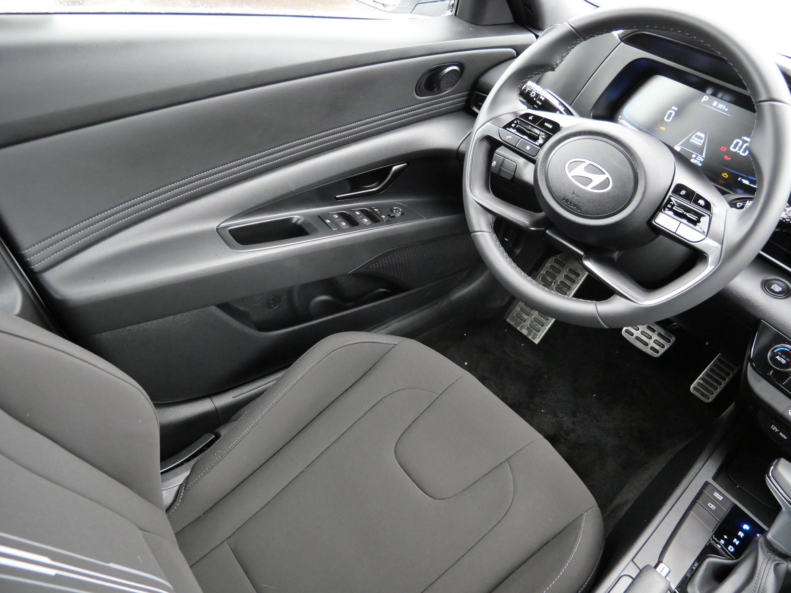 Certified 2025 Hyundai Elantra Sport image 9