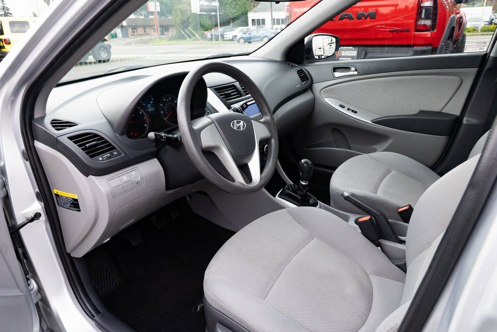 Used 2014 Hyundai Accent GLS image 16