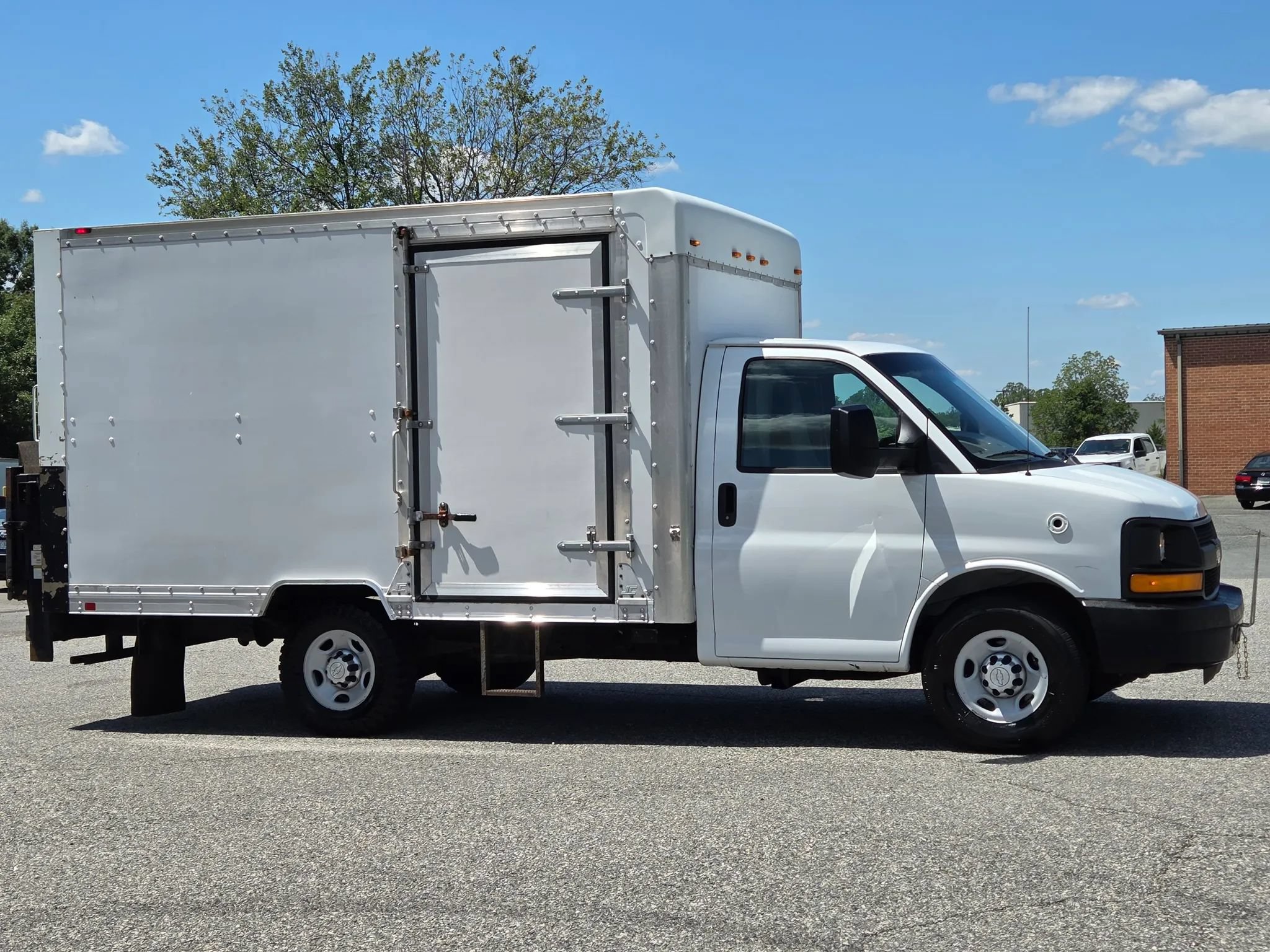 Used 2015 Chevrolet Express 3500 RWD image 13