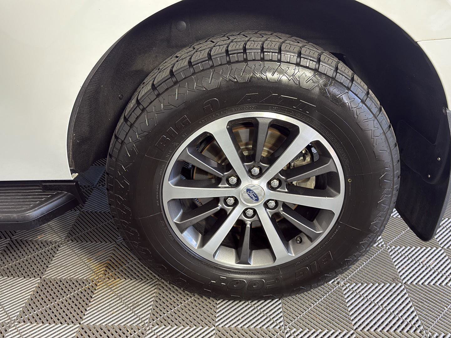 Used 2018 Ford Expedition XLT image 14