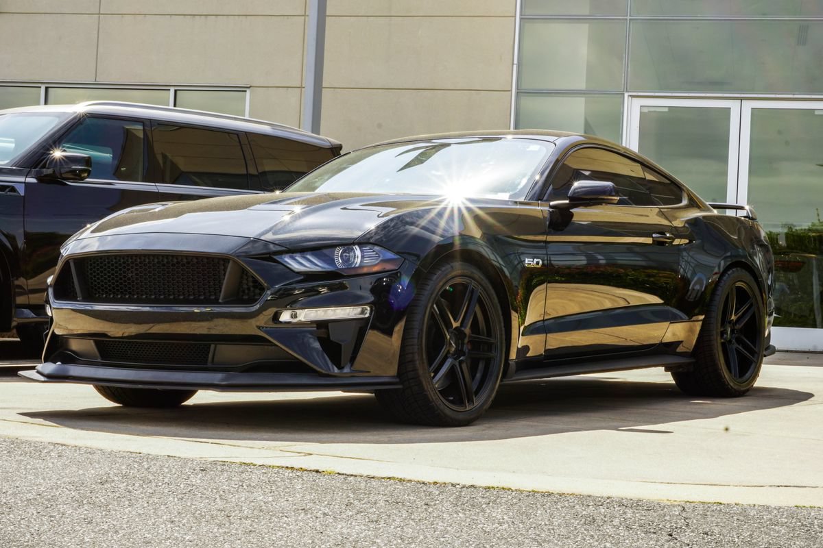 Used 2019 Ford Mustang GT Premium w/ GT Performance Package RWD image 8