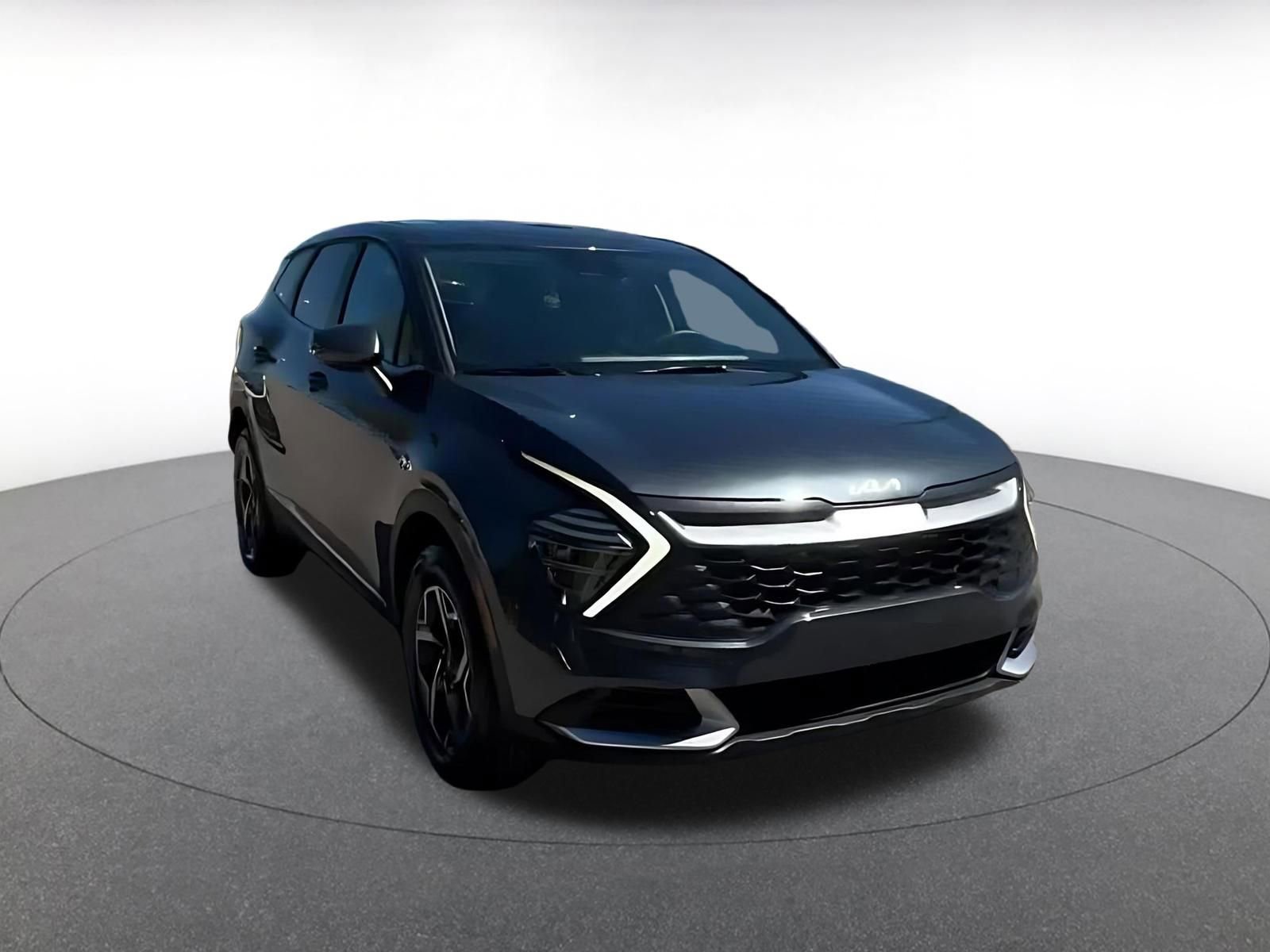 Used 2025 Kia Sportage LX image 3