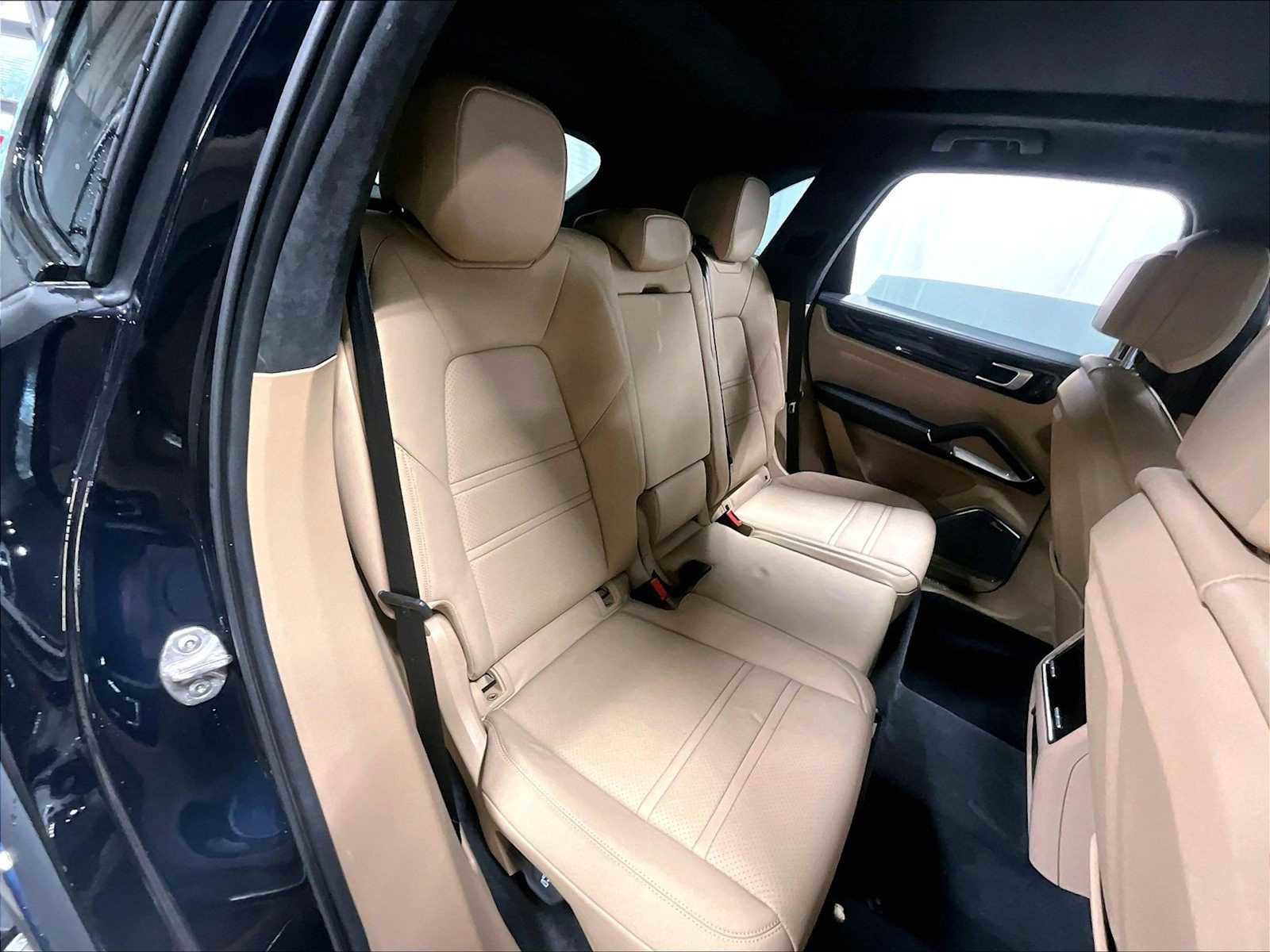 Used 2023 Porsche Cayenne Turbo S image 32