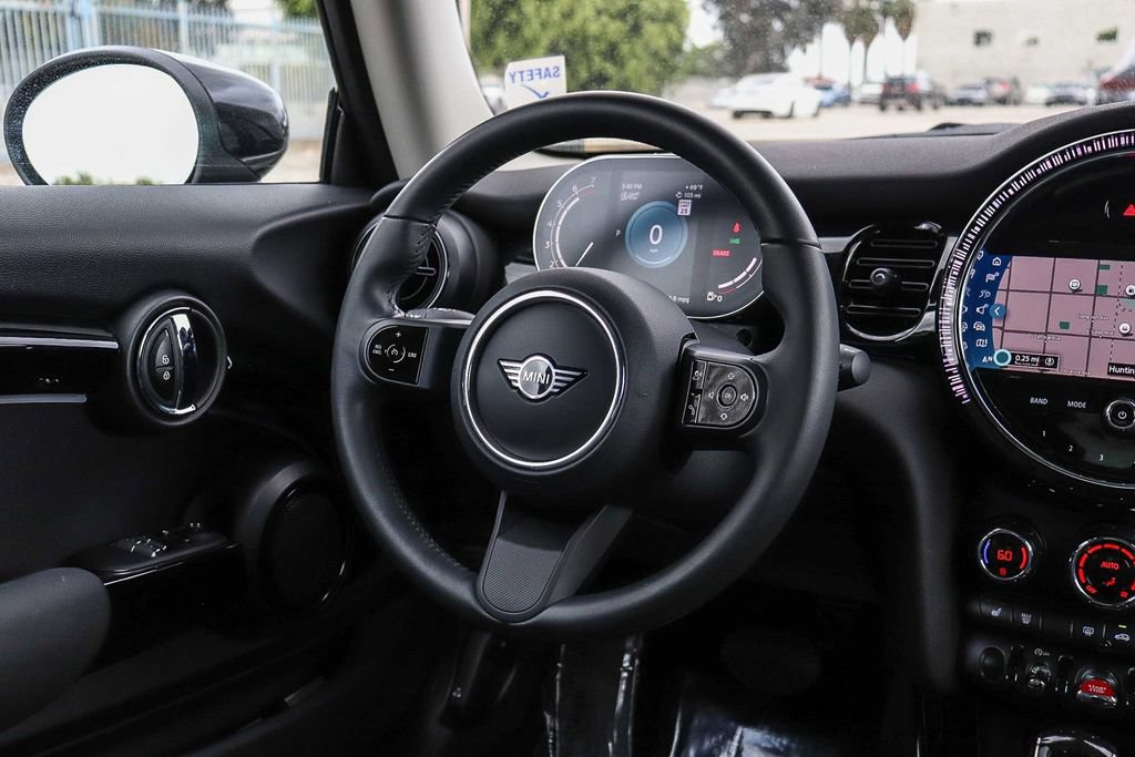 Used 2024 MINI Cooper 2-Door Hardtop FWD image 26