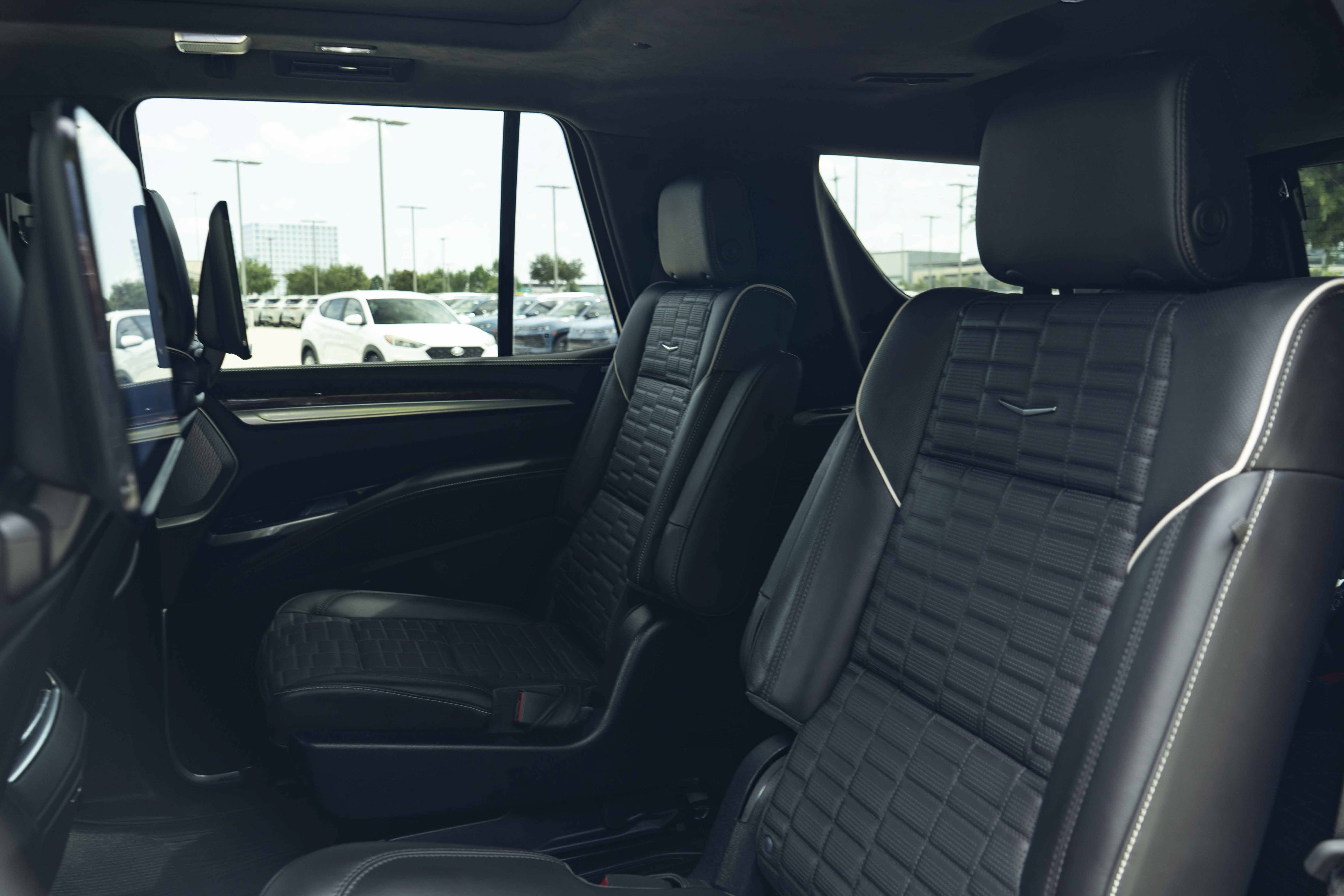 Used 2026 Cadillac Escalade Platinum Sport w/ LPO, ONYX Package AWD/4WD image 17
